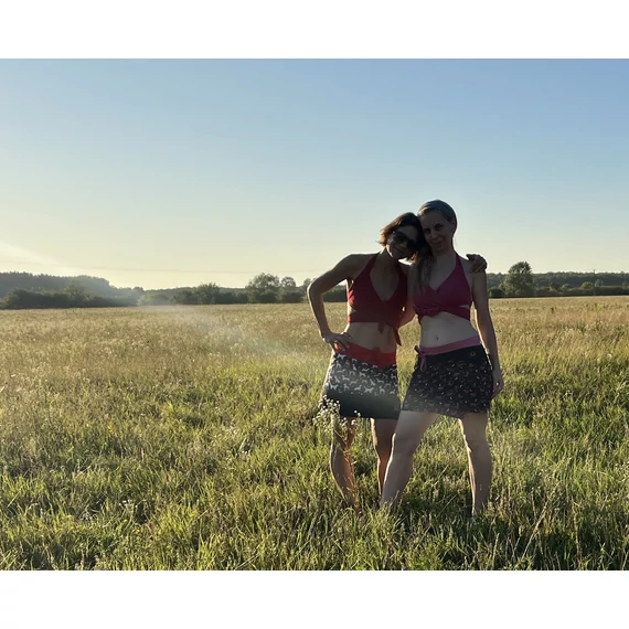 SnowDog (fehér mintás, piros-fekete pamut szoknya)