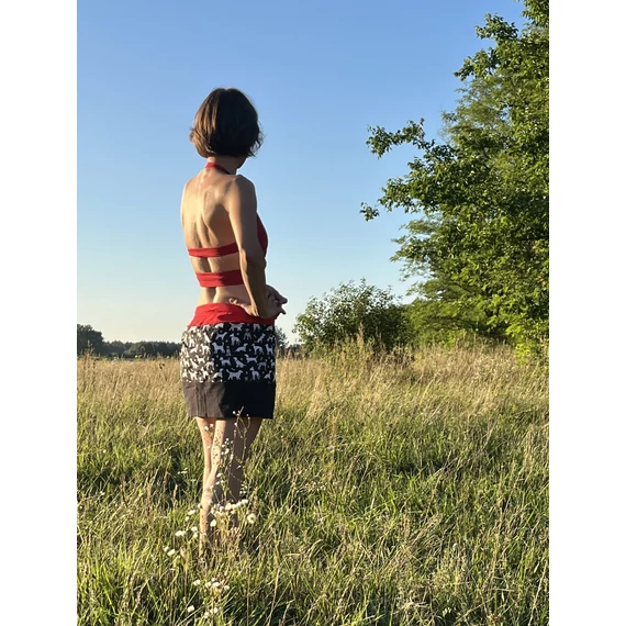 SnowDog (fehér mintás, piros-fekete pamut szoknya)