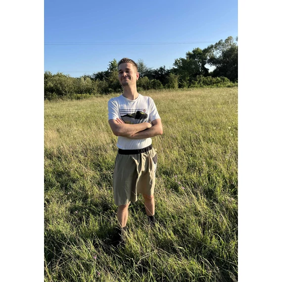 Vigyázz, kész, Nyuszi! (khaki zöld, mintás, gumis derekú pamut férfi szoknya zsebbel)