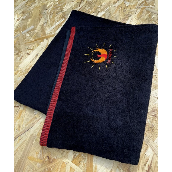 ClassicBlack (fekete pamut legyezős törölköző, piros szegéllyel)