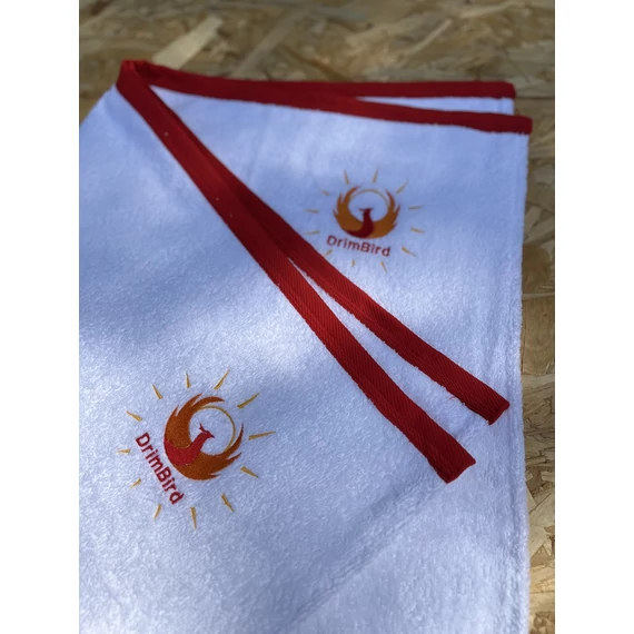 RedBorderOpen (nyitott fehér pamut legyezős törölköző, piros szegéllyel)