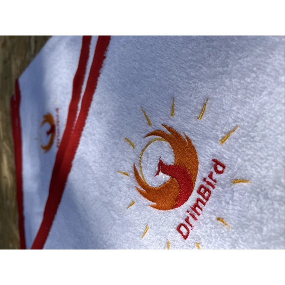 RedBorderOpen (nyitott fehér pamut legyezős törölköző, piros szegéllyel)