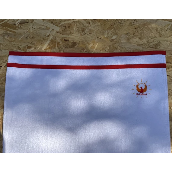 RedBorderOpen (nyitott fehér pamut legyezős törölköző, piros szegéllyel)